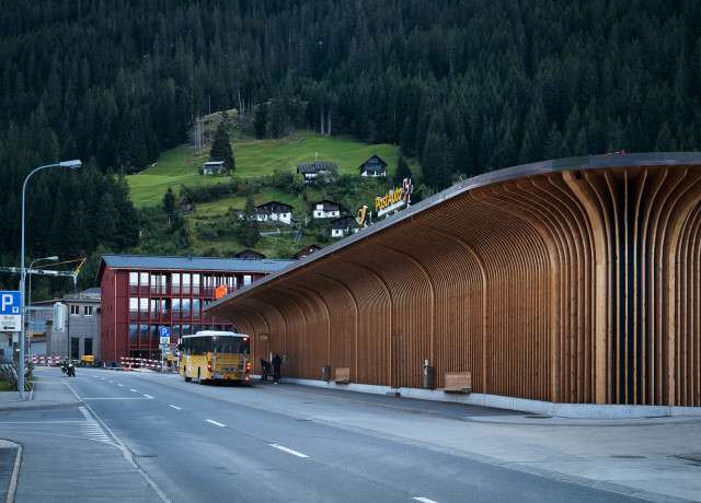 Busterminal Churwalden aussen Haltestelle