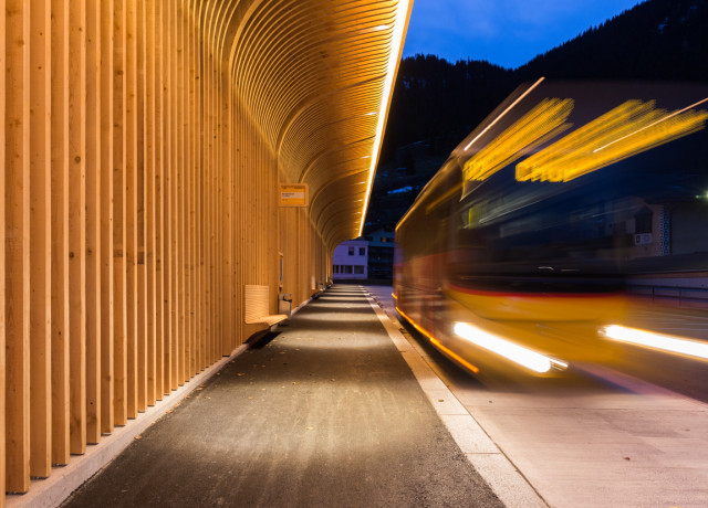 Gebäude bei Nacht