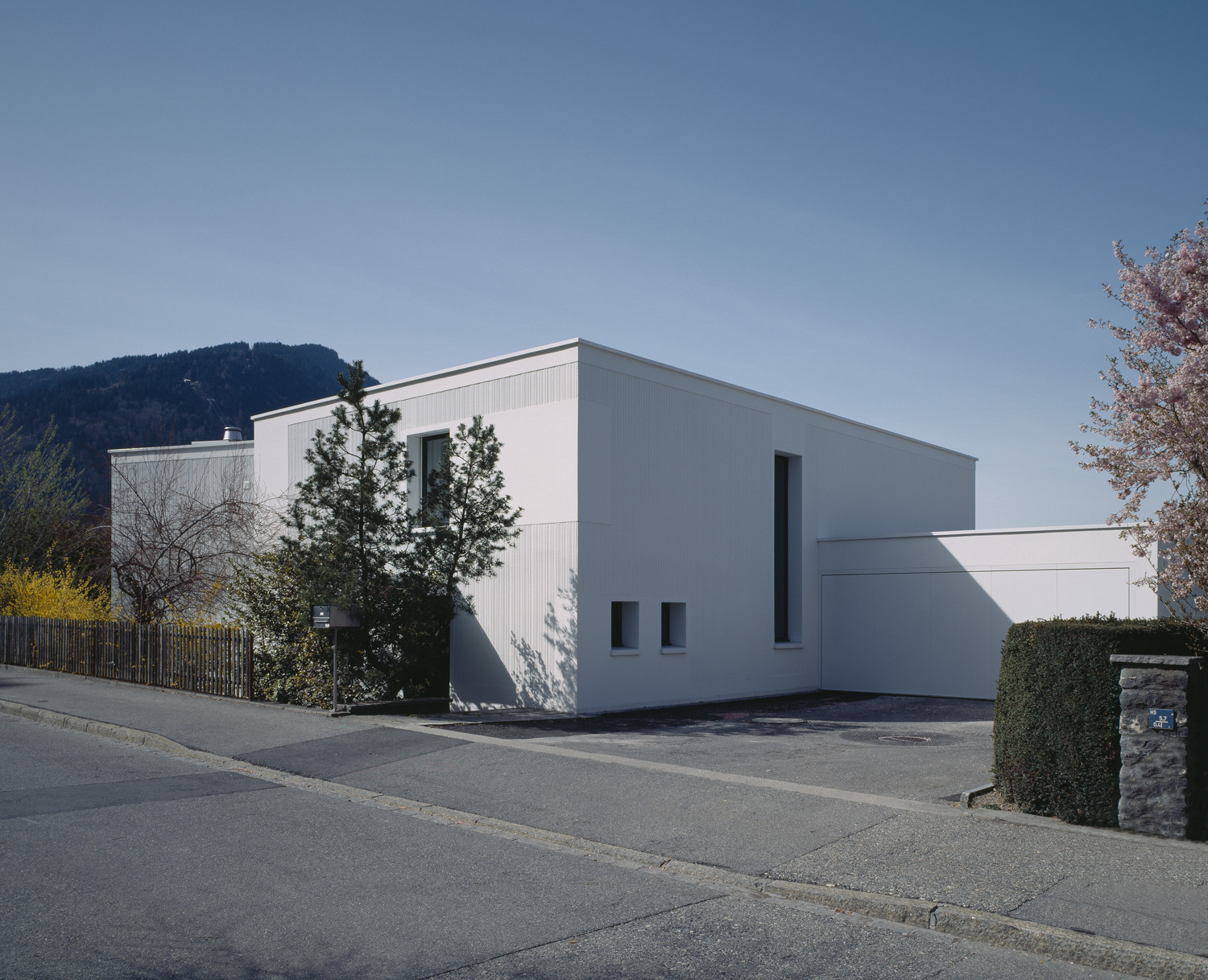 Haus Caluna Blick auf Einfahrt