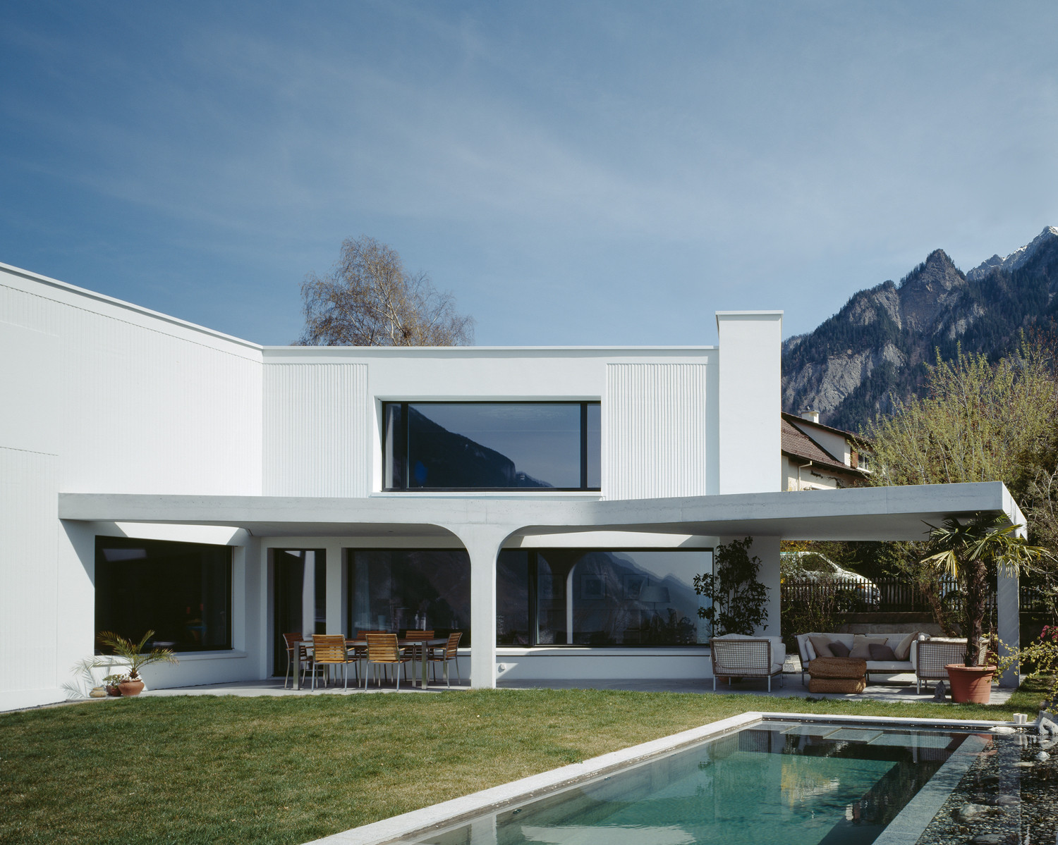 Gartenansicht mit Pool