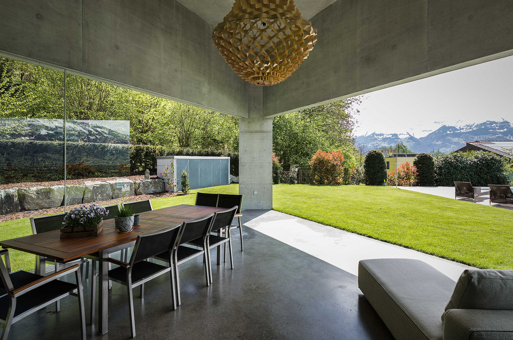 Triangel Nendeln Terrasse