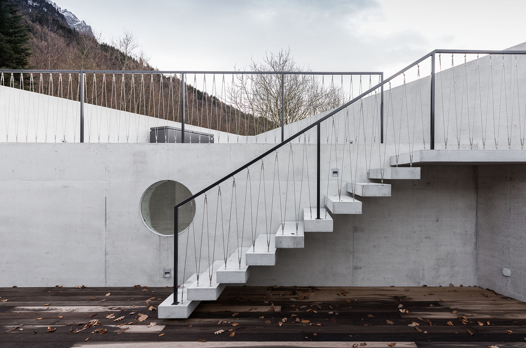 Triangel Nendeln Treppen Garage aussen