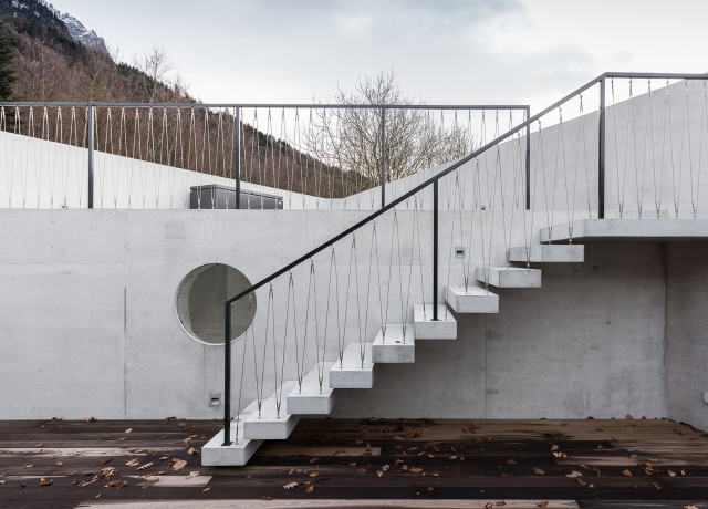 Triangel Nendeln Treppen Garage aussen