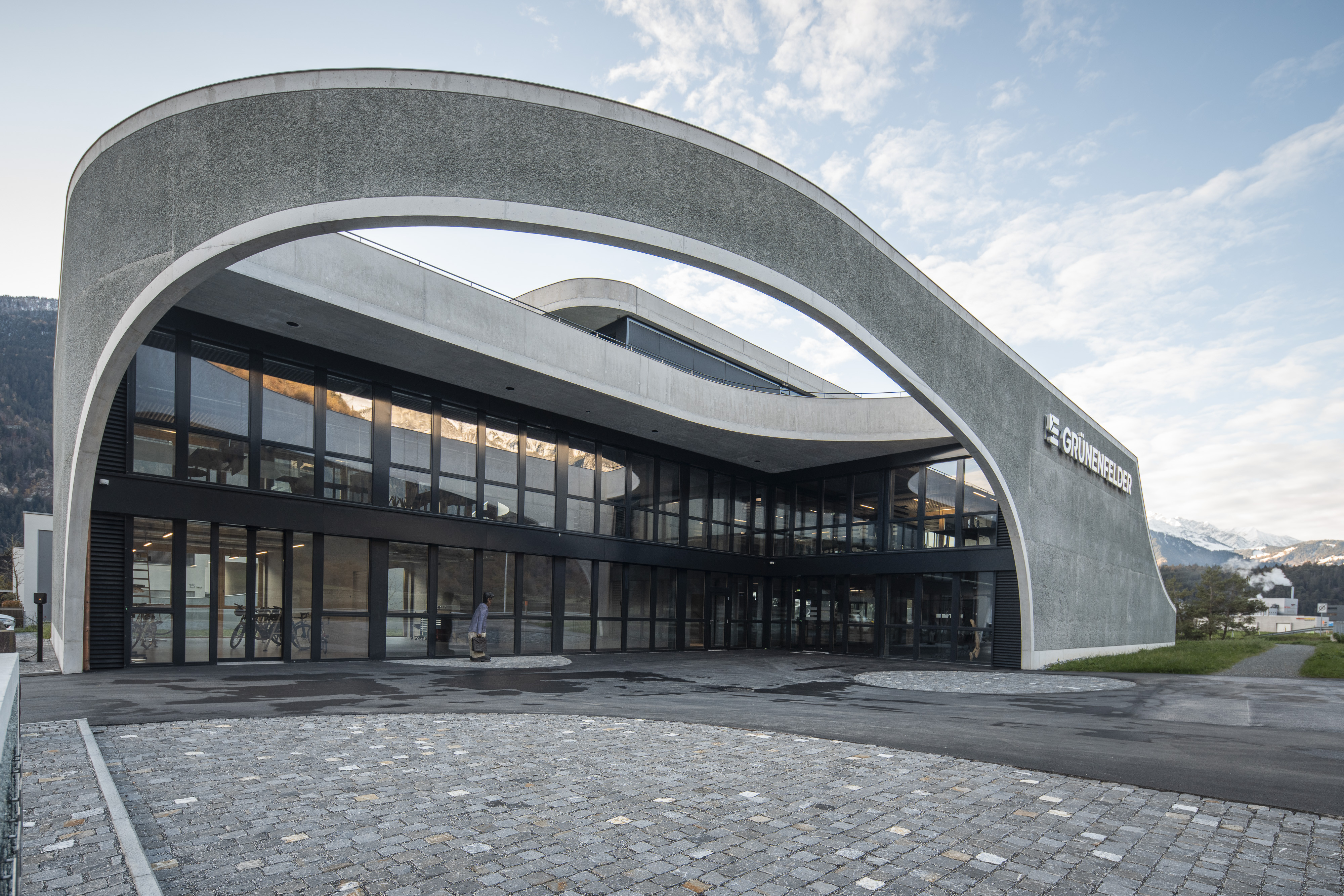 Grünenfelder Eingangsbereich von aussen