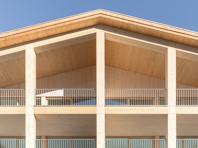 Gebäude im Wingert Balkon