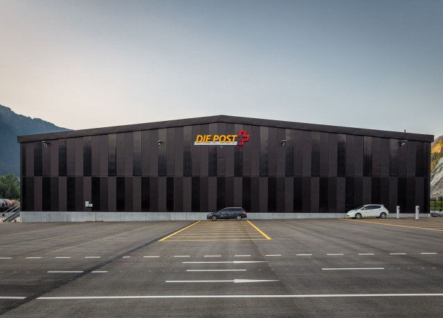 Paketverteilzentrum Frontansicht