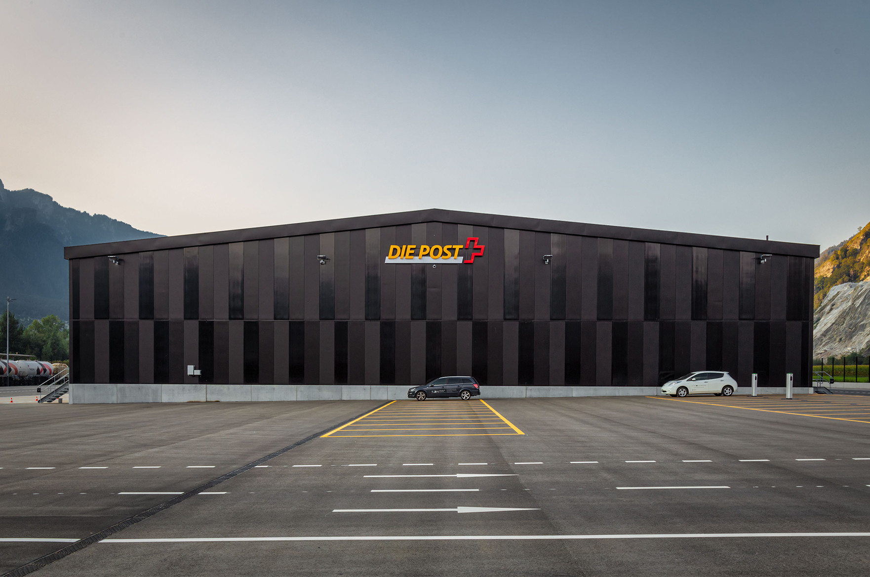 Paketverteilzentrum Frontansicht