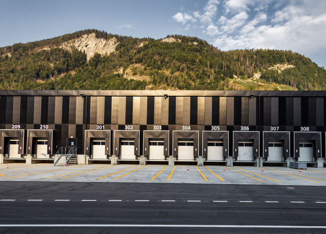 Paketverteilzentrum Seitenansicht