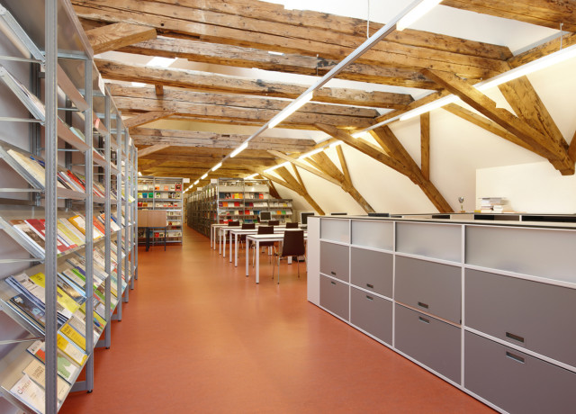Priesterseminar Bibliothek innen