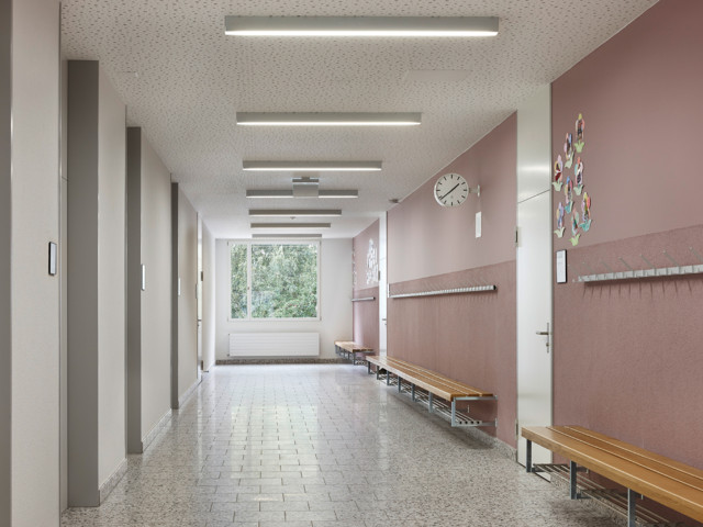 Tuma Platta Schulhaus innen Schulgang