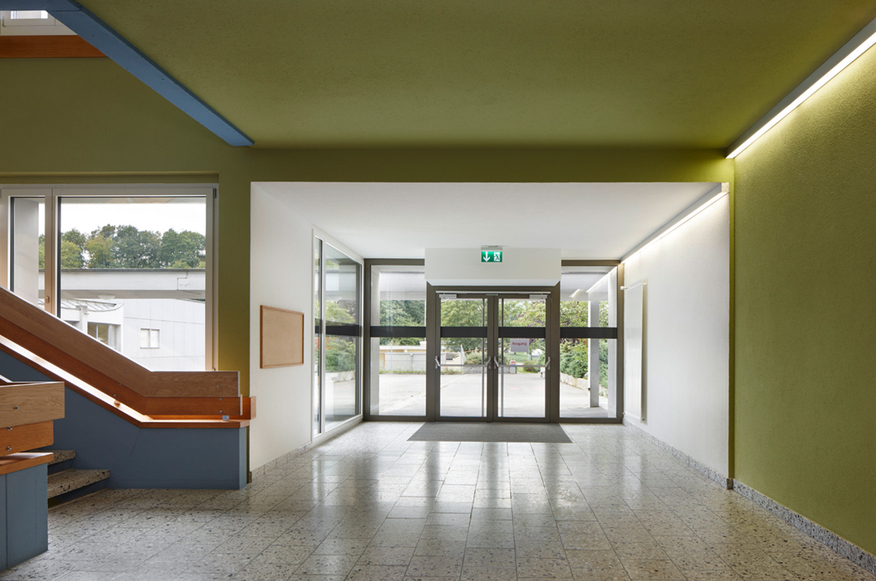 Tuma Platta Schulhaus Eingang innen