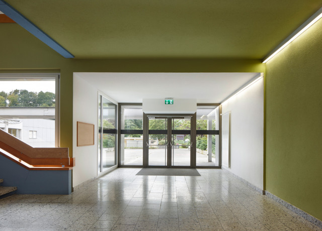 Tuma Platta Schulhaus Eingang innen