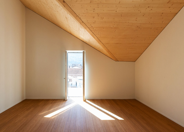 Sper Baselga Raum mit Balkon