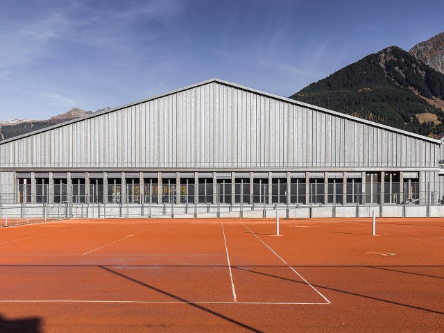 Sportzentrum aussen Tennisplätze