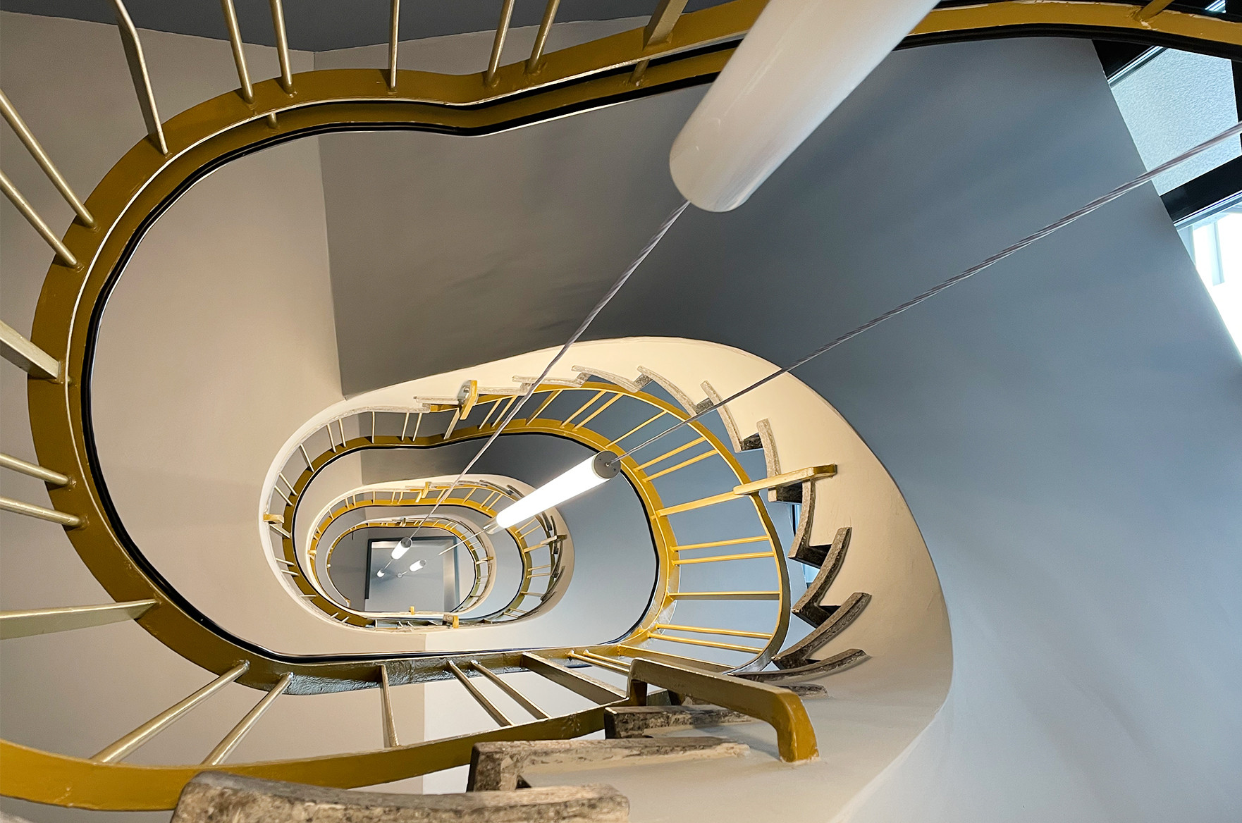 Treppenhaus mit Blick nach oben