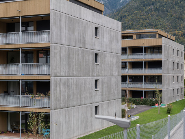 Grünfelder Gebäude von aussen