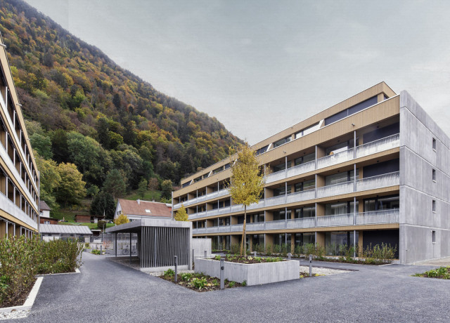 Grünfelder Gebäude von aussen