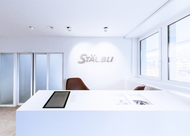 Bürogebäude Stäubli innen Empfang