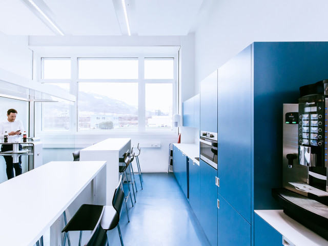 Bürogebäude Stäubli Küche
